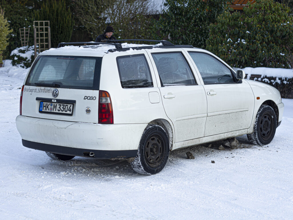 Der Schrottwheels-Polo im Ursprungszustand von hinten.
